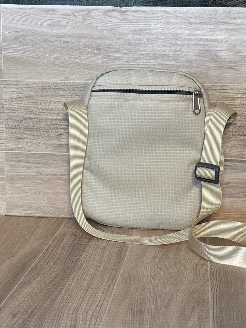 The North Face Cross Body Bag Purse Hiking Lightweight Neutral Tan - Picture 5 of 8